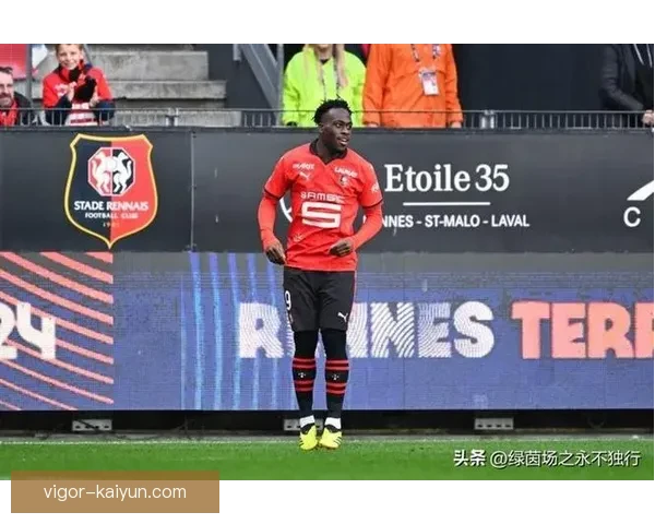 法甲转会窗口临近，多队争夺新星前锋表现亮眼